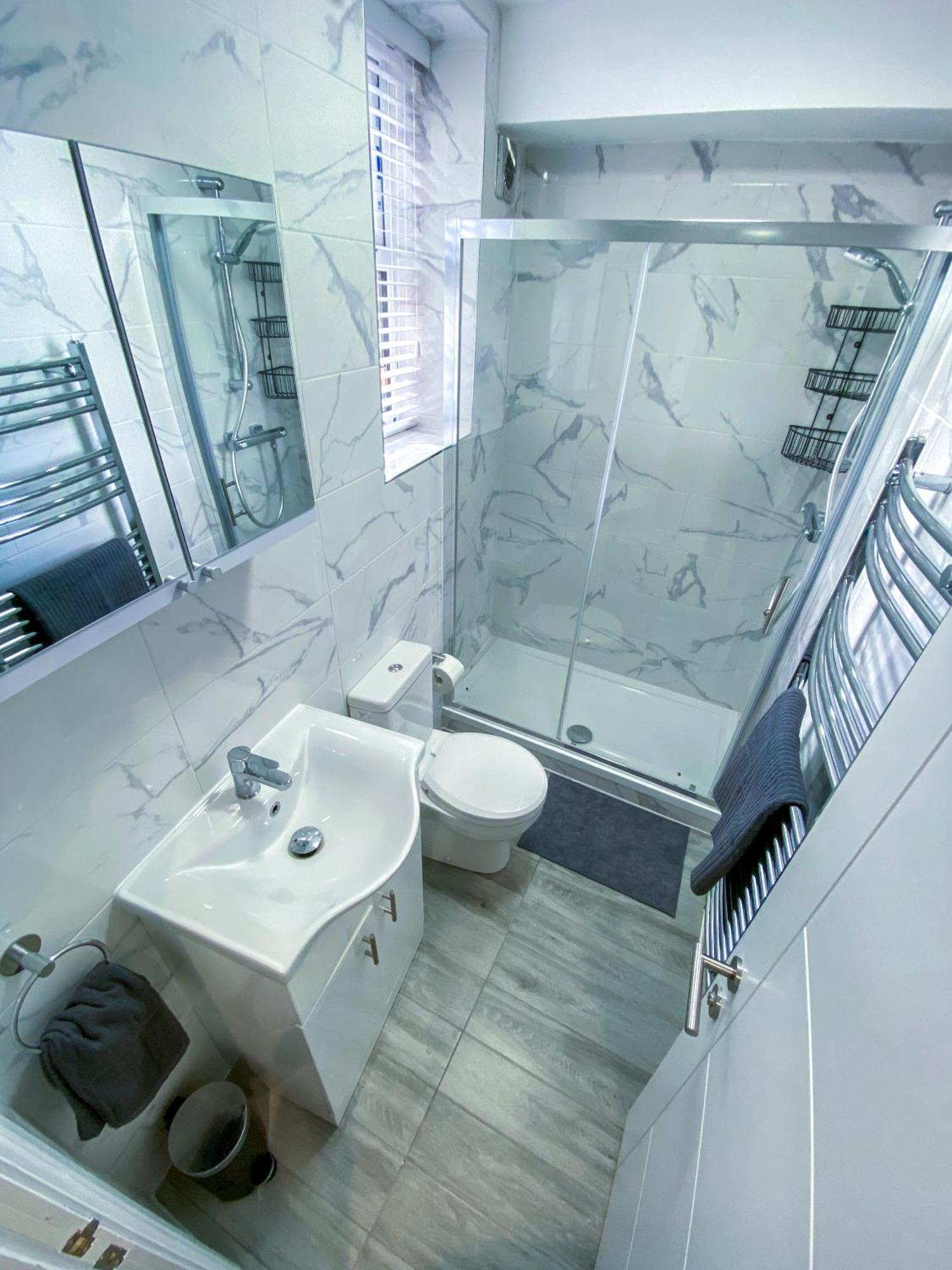 Stylish 1 Bedroom Flat - 5 Guest London- F1 Bagian luar foto